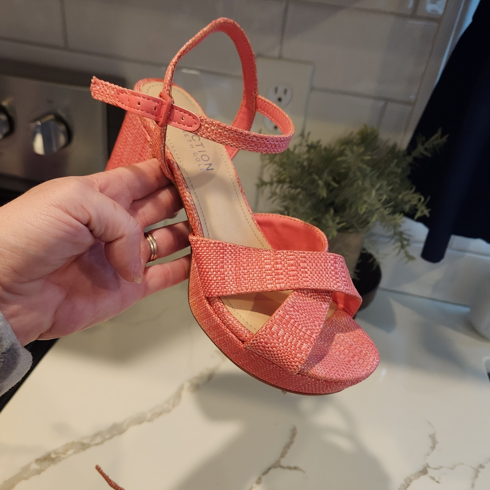 Kenneth Cole Reaction Reeva Pink Platform Sandals - Picture 7 of 7